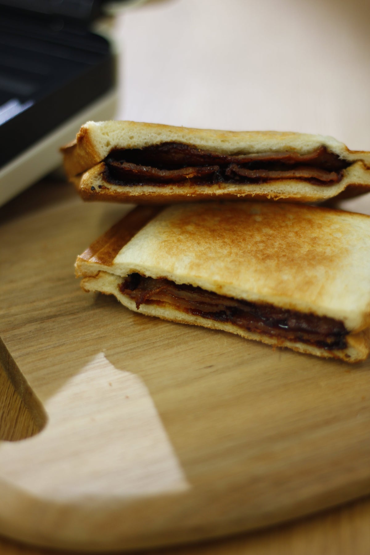 豚ロースとガーリックバターサンド(厚焼きホットサンドベーカー)