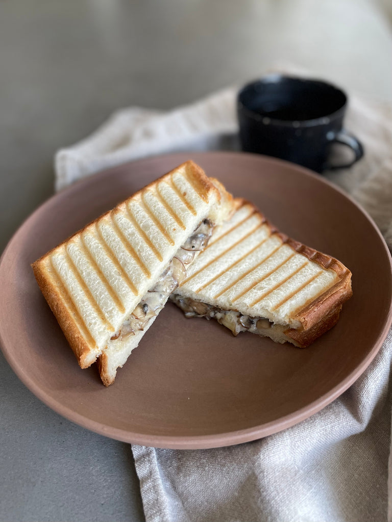 クリーミーマッシュルームホットサンド（ワッフル＆ホットサンドベーカー)