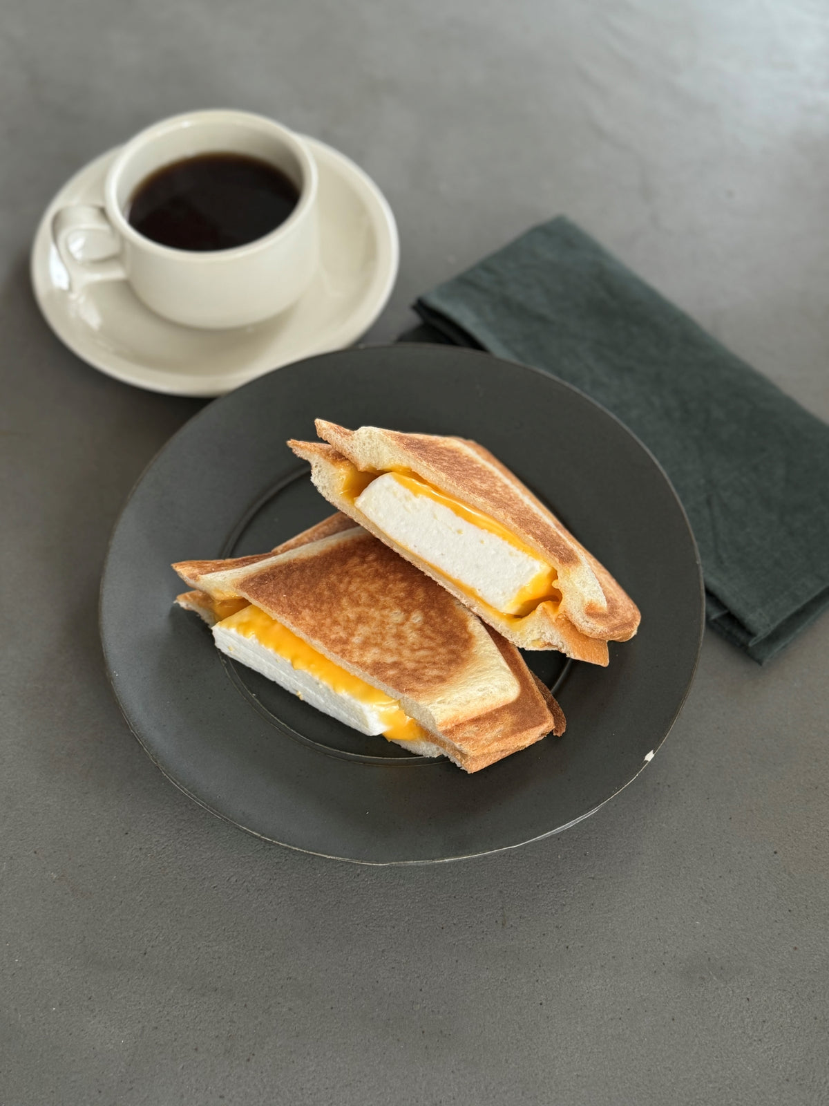 はんぺんとチェダーチーズのホットサンド（厚焼きホットサンドベーカー“goooodⅡ”/VHS-15）