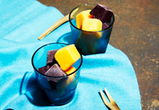 2色のキューブアイス