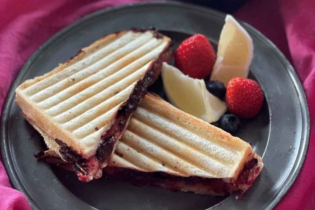 フレッシュストロベリーとマシュマロとチョコのホットサンド