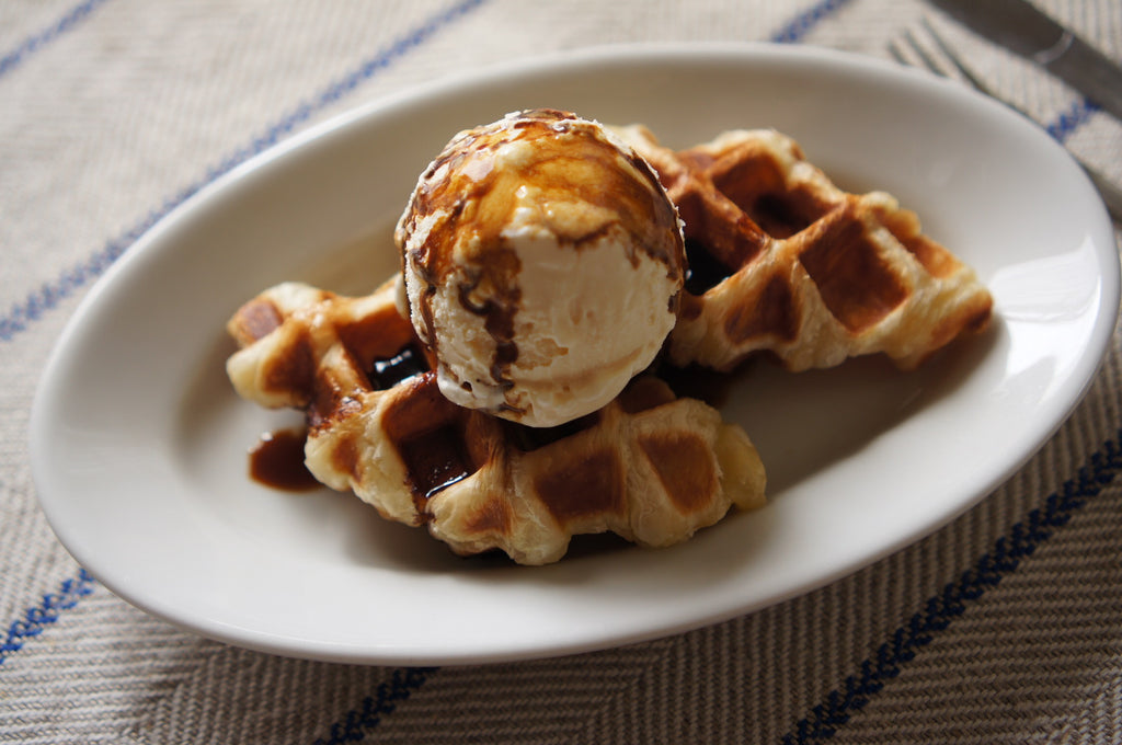 クロッフルのアフォガード風（ワッフル＆ホットサンドベーカー）