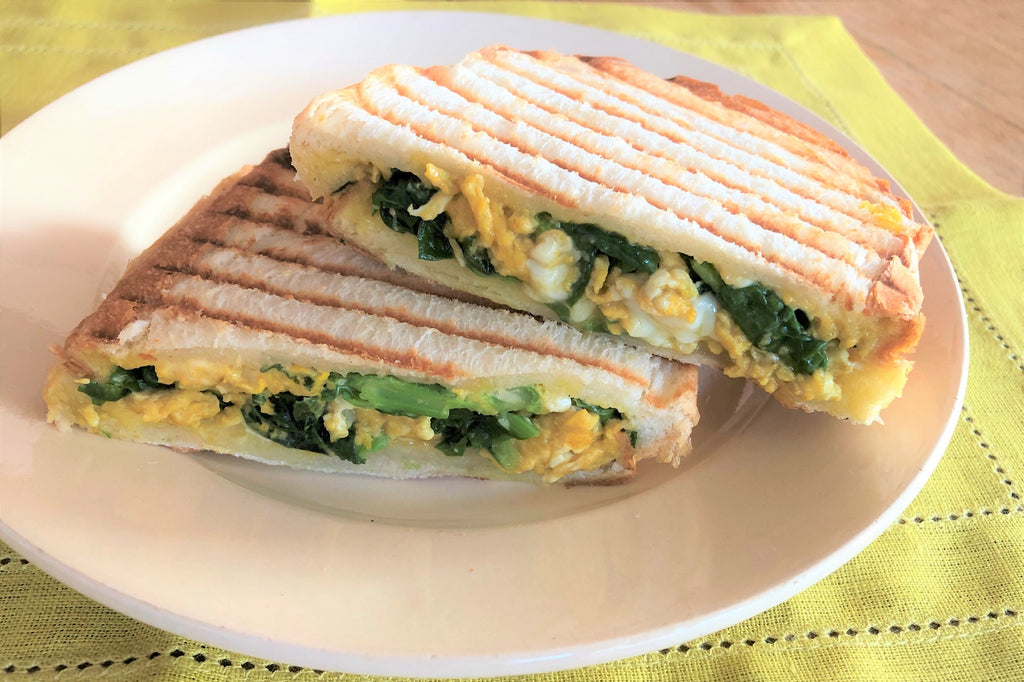菜の花スクランブルエッグのホットサンド