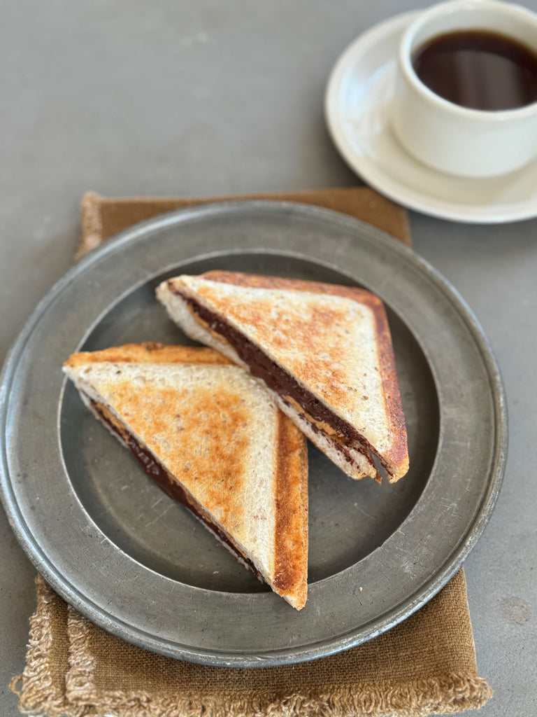 ピーナッツバターとチョコレートのホットサンド（厚焼きホットサンドベーカー“goooodⅡ”/VHS-15） 　　