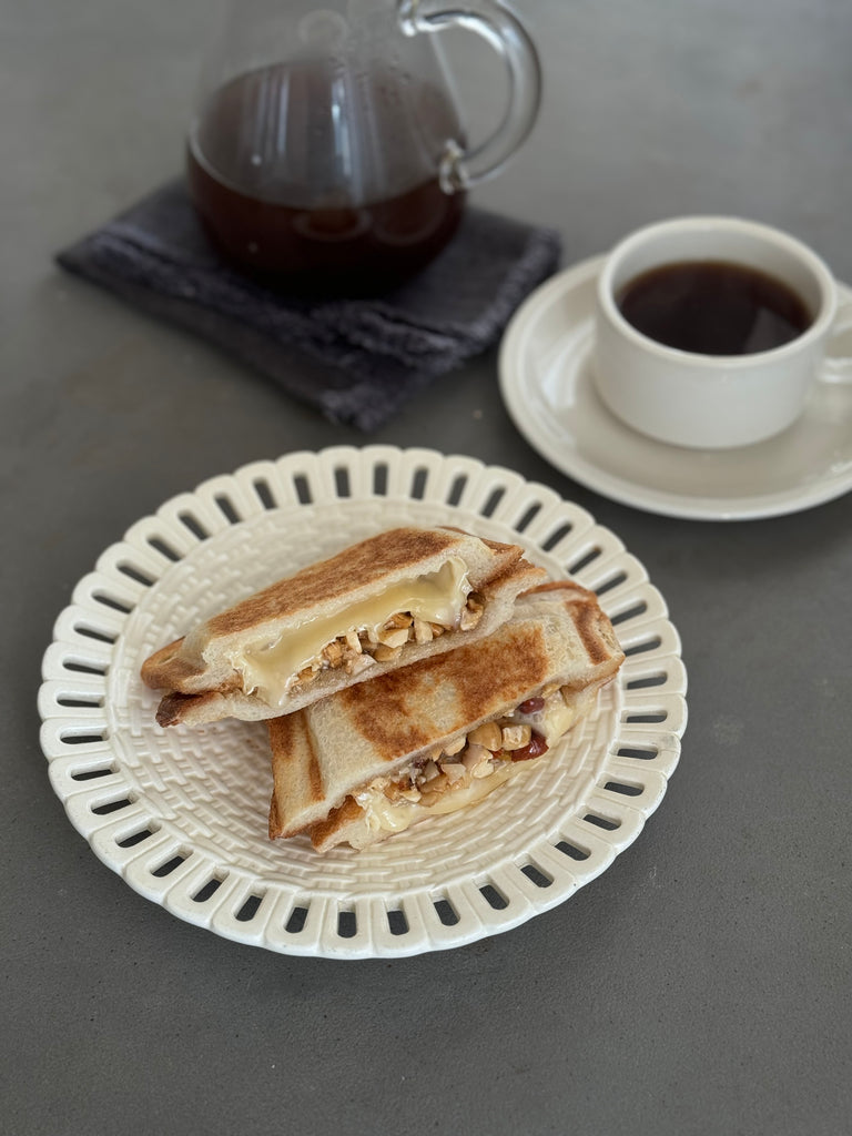 カマンベールとナッツと蜂蜜のホットサンド（厚焼きホットサンドベーカー“goooodⅡ”/VHS-15） 　　