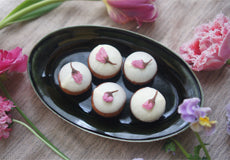 桜の塩漬けと甘酒のカップケーキ