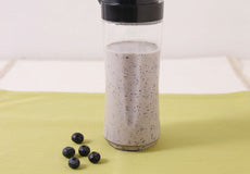 ブルーベリー・梅干・豆腐のスムージー